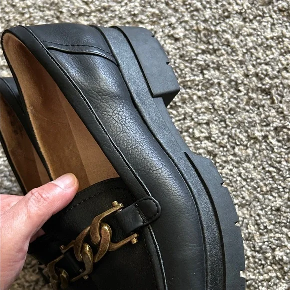 SOUL Naturalizer Black Loafers with Gold Chain - Picture 8 of 9